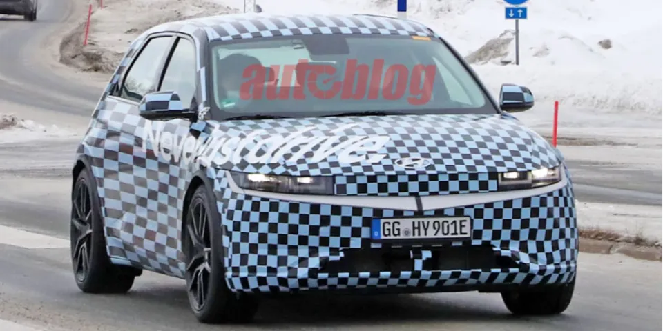 Hyundai Ioniq 5 N демонстрирует свои черты на этих шпионских фотографиях