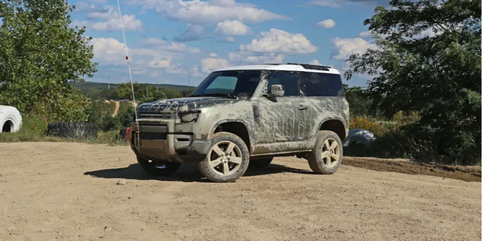 Обзор внедорожника Land Rover Defender 90 2021 | Не успеет высохнуть