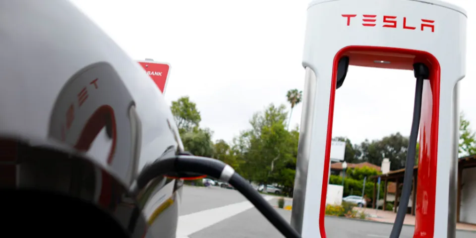 План Маска по созданию батарей Tesla сталкивается с проблемой ускорения