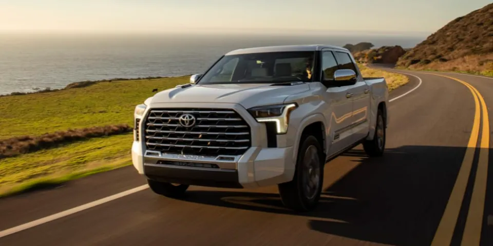 Обзор 2022 Toyota Tundra Capstone первый выезд | Коронное достижение Tundra