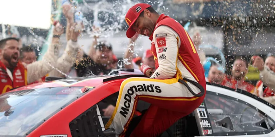 Бубба Уоллес - первый чернокожий победитель гонок NASCAR со времен Венделла Скотта