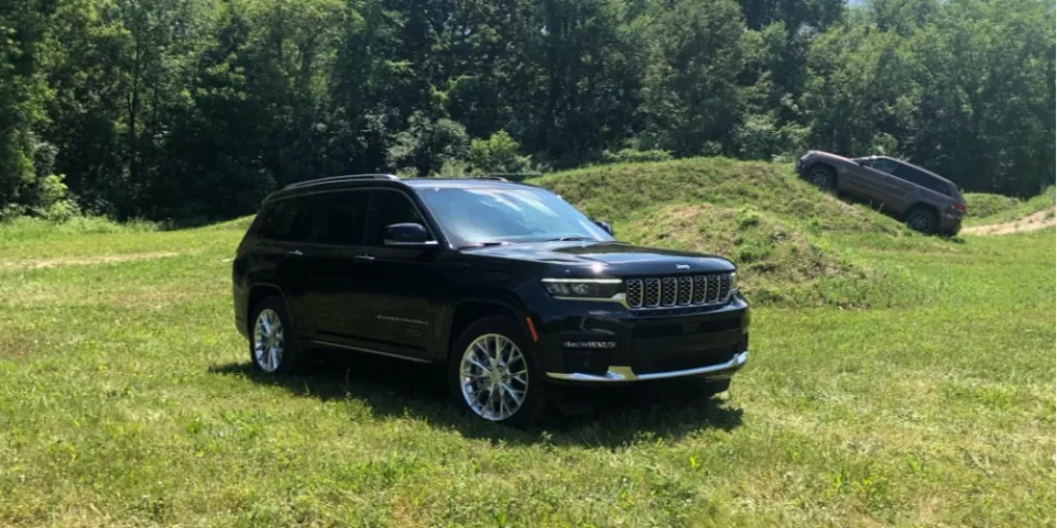 2021 Jeep Grand Cherokee L отзывается из-за проблемы с фарами