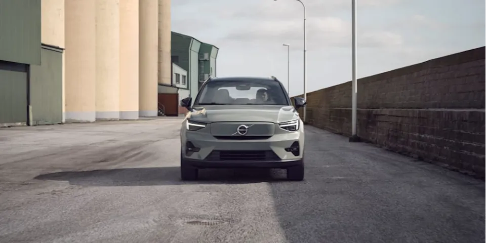 Volvo объявила об обновлении дизайна XC40 Recharge и одномоторного C40
