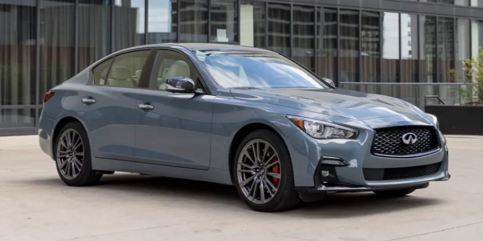 Infiniti Q50 2022 добавляет стандартные функции, отказывается от базовой отделки