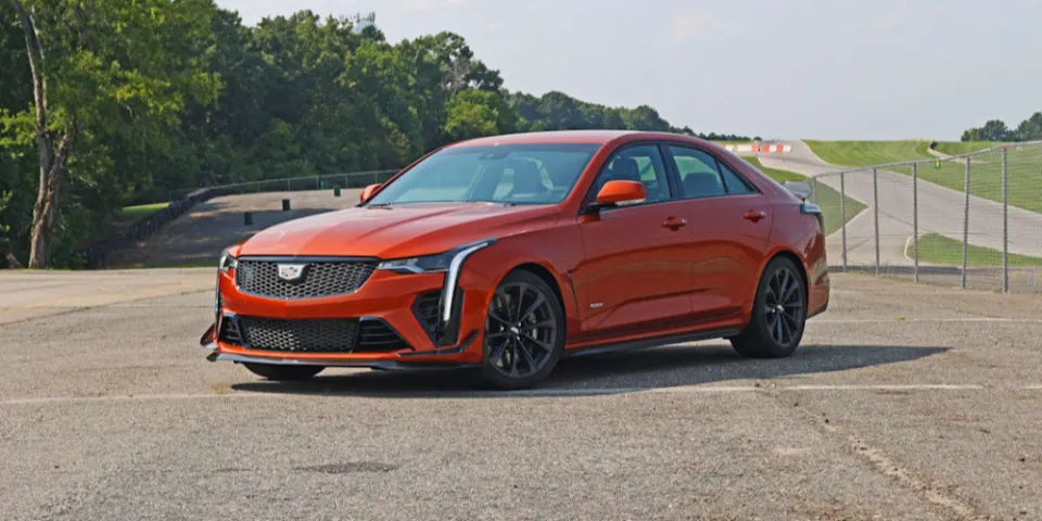 Обзор 2022 Cadillac CT4 | Перфорированный и пробивной