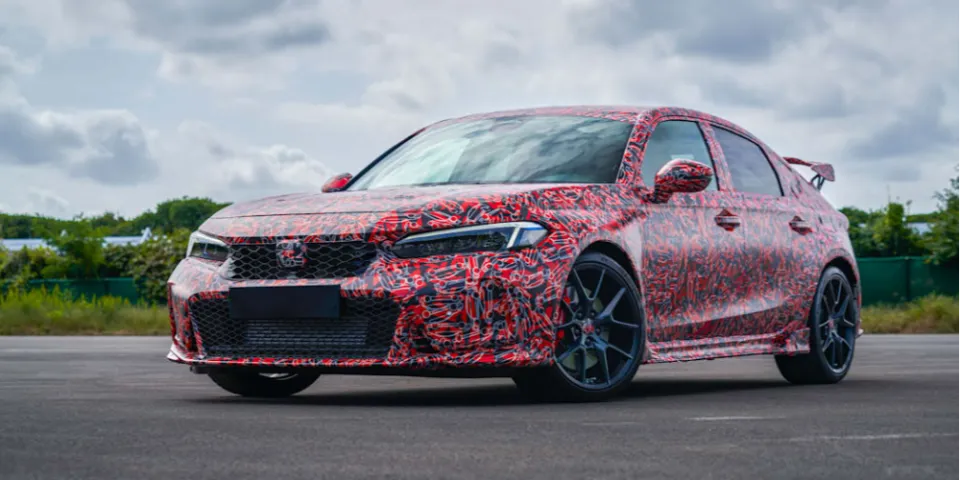Honda Civic Type R 2023 года представлен в тизере, и вот что мы можем увидеть