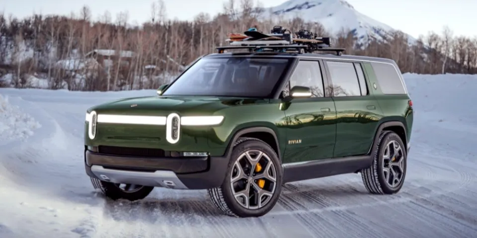 Rivian анонсирует план членства с бесплатной зарядкой и подключением LTE