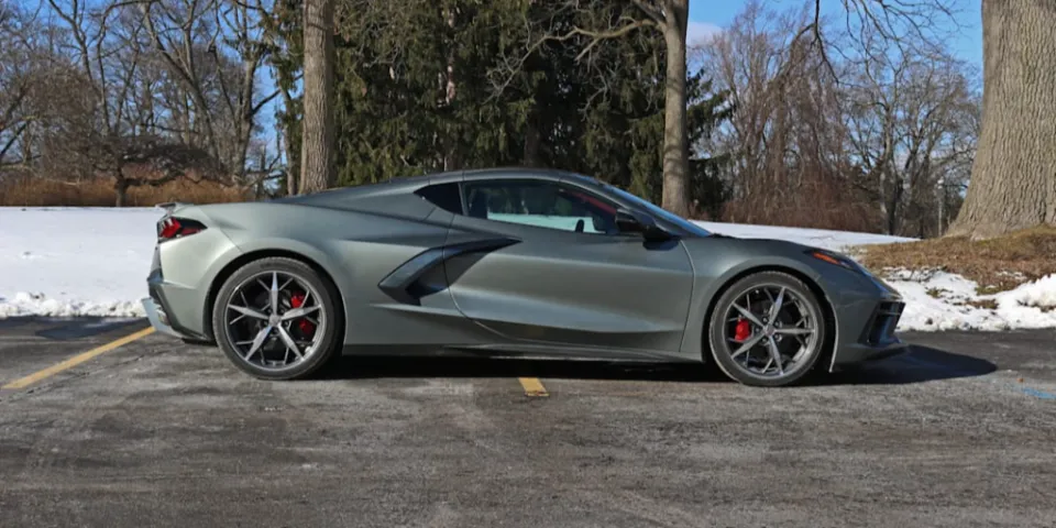 Chevrolet отзывает C8 Corvettes для устранения дефекта задней оси