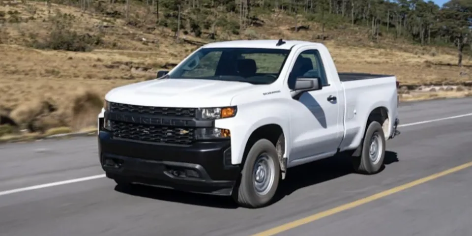 Chevrolet Silverado с обычной кабиной с коротким грузовым отсеком в 2022 году