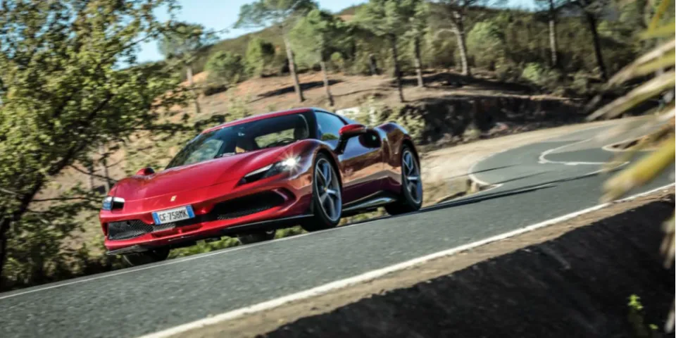 Первый обзор Ferrari 296 GTB | Дизайн и технический шедевр