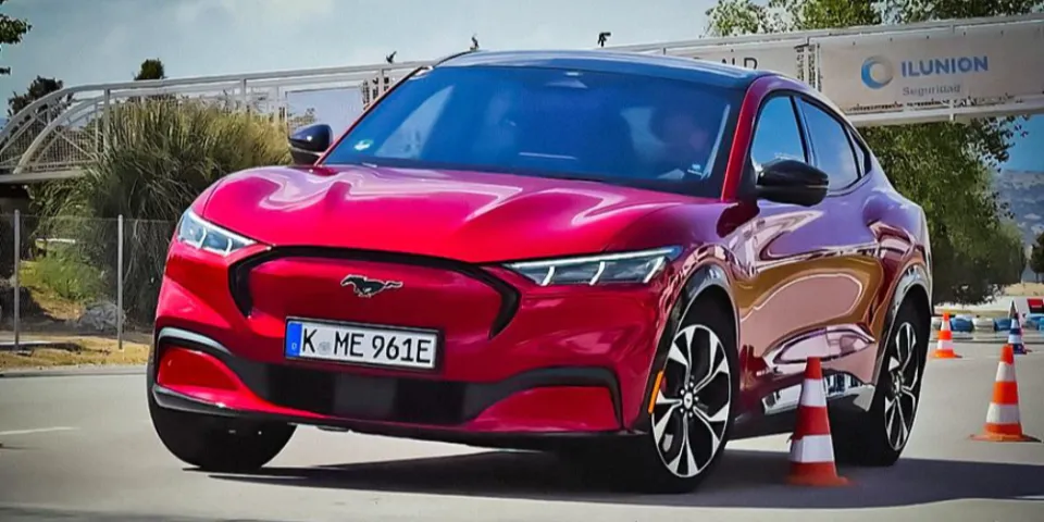 Ford Mustang Mach-E не прошел тест на лося в Швеции