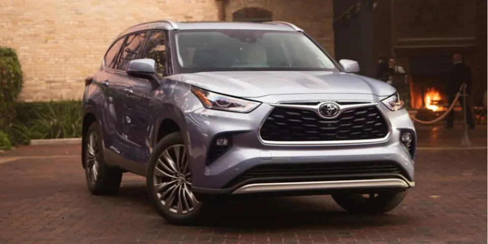 2022 Toyota Highlander добавляет Bronze Edition к гибридной модели