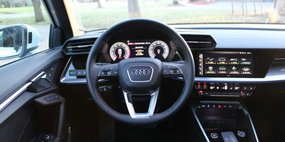 Обзор интерьера 2022 Audi A3 | Современное искусство со скидкой