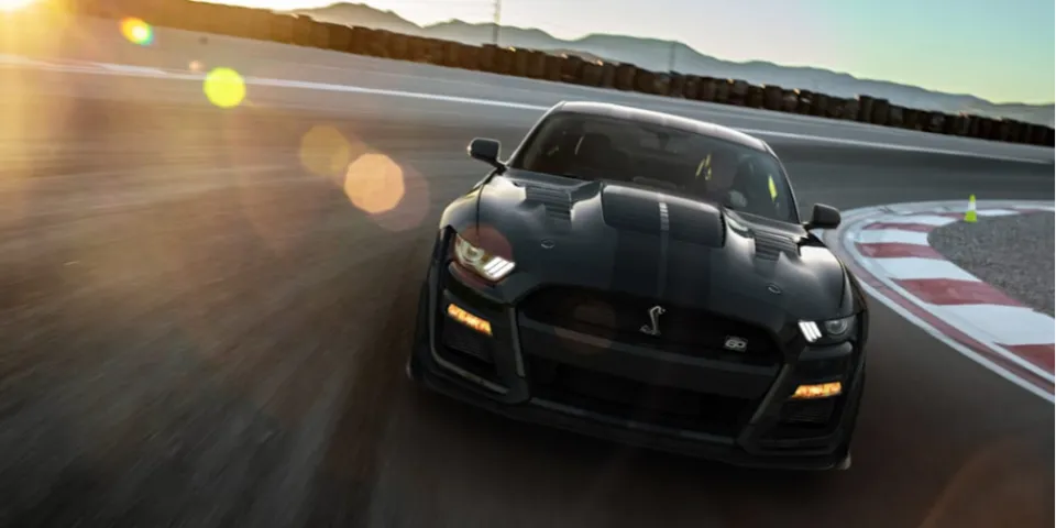 Shelby отмечает 60-летие 900-сильным Mustang GT500KR