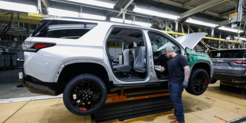 GM может потерять 90-летнюю корону продаж в США из-за нехватки чипов