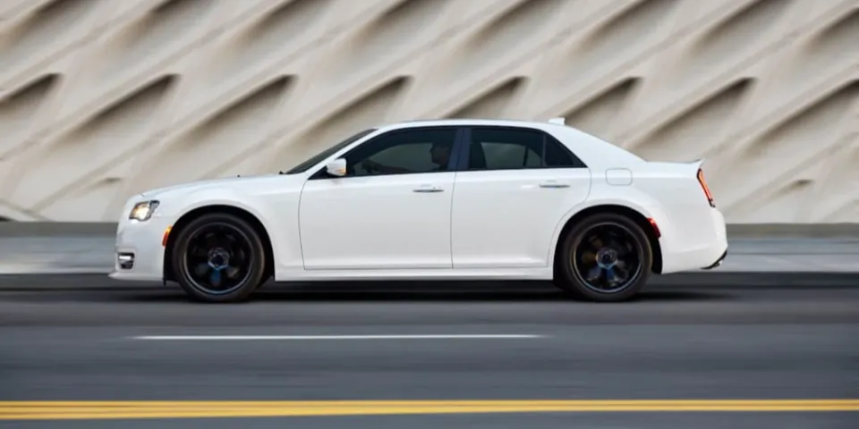 2022 Chrysler 300 получит немного, потеряет немного