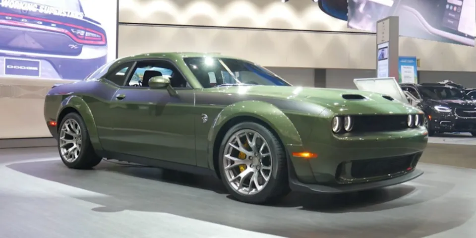 2021-22 Dodge Challenger Hellcat временно отказывается от механической коробки передач