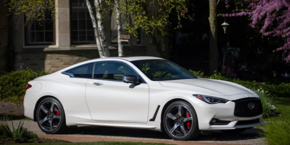 2022 Infiniti Q60 получает беспроводную Apple CarPlay