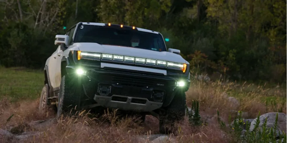 Обзор прототипа 2022 GMC Hummer EV Edition 1 | Пусть начнутся войны супергрузовиков