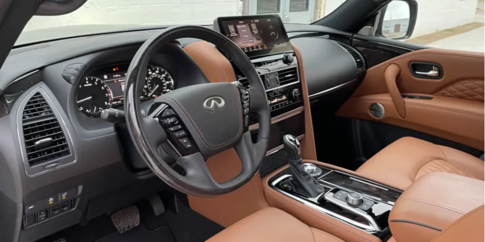 Обзор интерьера Infiniti QX80 2022 | Обновленный, но все еще позади