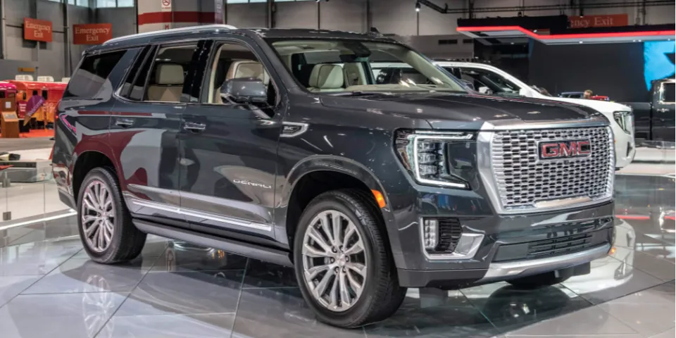 2022 GMC Yukon получит увеличенный экран, раздвижную стандартную консоль с электроприводом