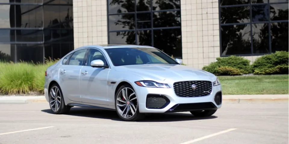 Дорожный тест Jaguar XF P300 2021 | По-прежнему в игре, но теперь в другой лиге