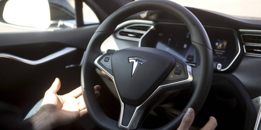 Tesla должна решить "основные вопросы безопасности" перед расширением полуавтономных технологий