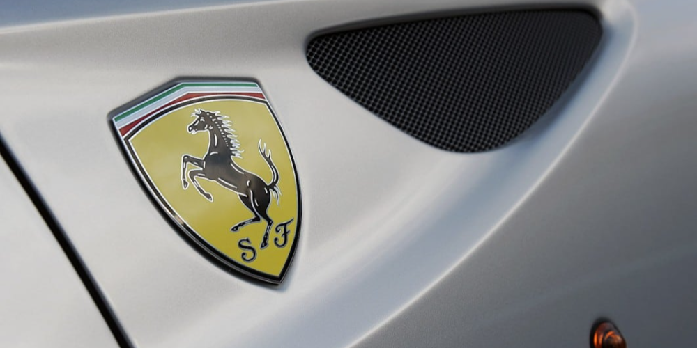 Ferrari может выпустить лимитированную модель на базе LaFerrari, вдохновленную 330 P4