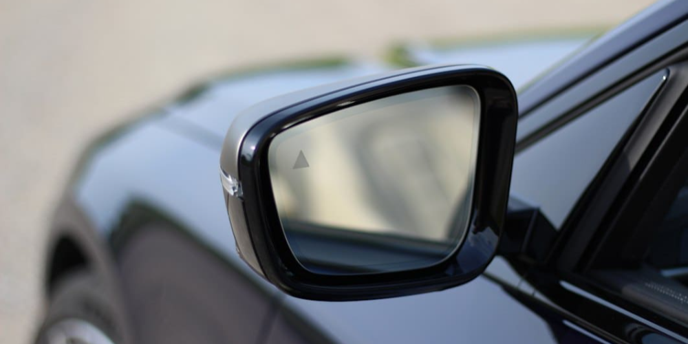 Давайте установим зеркала с автоматическим затемнением в новые автомобили, потому что мне надоело быть ослепленным