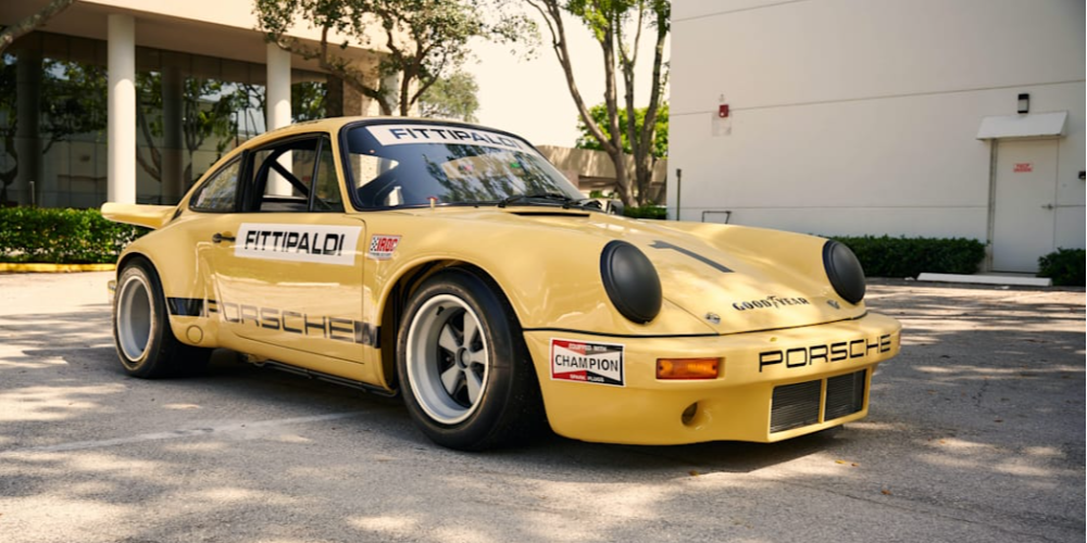 Гоночный автомобиль Пабло Эскобара Porsche 911 RSR 1974 года выставлен на аукцион