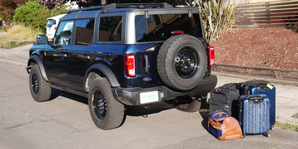 Ford Bronco 4-Door vs Jeep Wrangler Тест багажного отделения | Сколько места для груза?