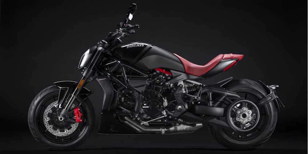 Ducati XDiavel Nera - мотоцикл, оснащенный как роскошный седан