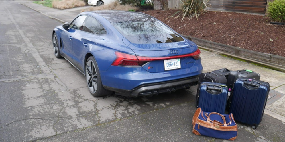 Audi E-Tron GT Luggage Test | Неважный для сумок, отличный для бухла