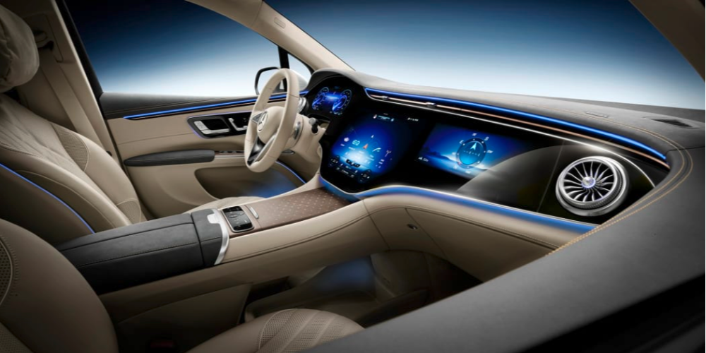 Интерьер Mercedes-Benz EQS SUV демонстрирует миру свои экраны и сиденья