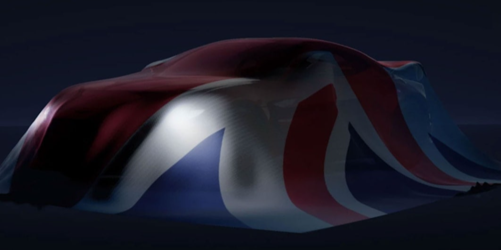 Aston Martin представляет V12 Vantage еще дважды в преддверии дебюта