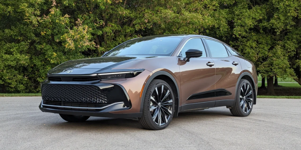 Интерьер Toyota Crown 2024 года: Красиво, но не роскошно